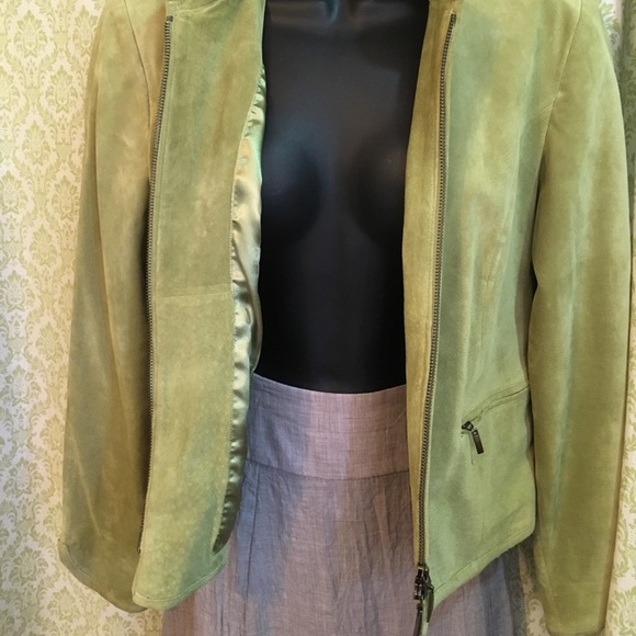 ✨HOST PICK✨ Petite Sophisticate green suede jacket - Picture 8 of 12